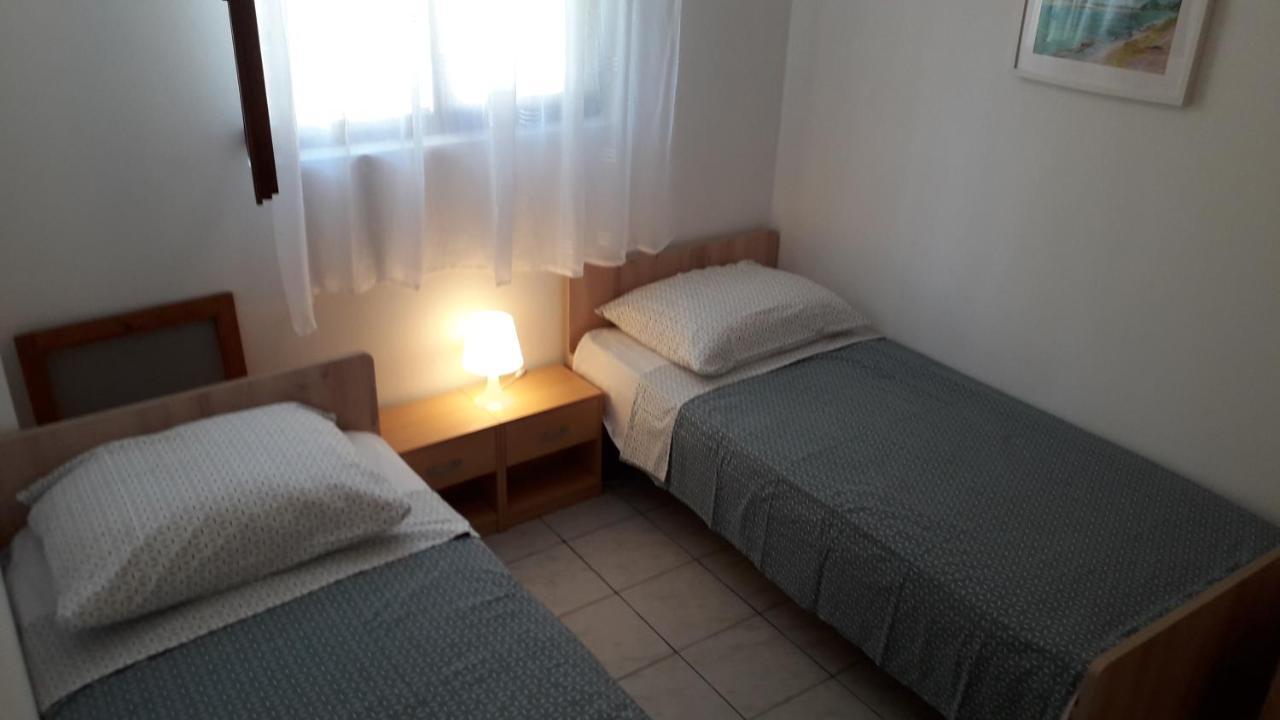 Apartmani Mia Ližnjan Eksteriør billede