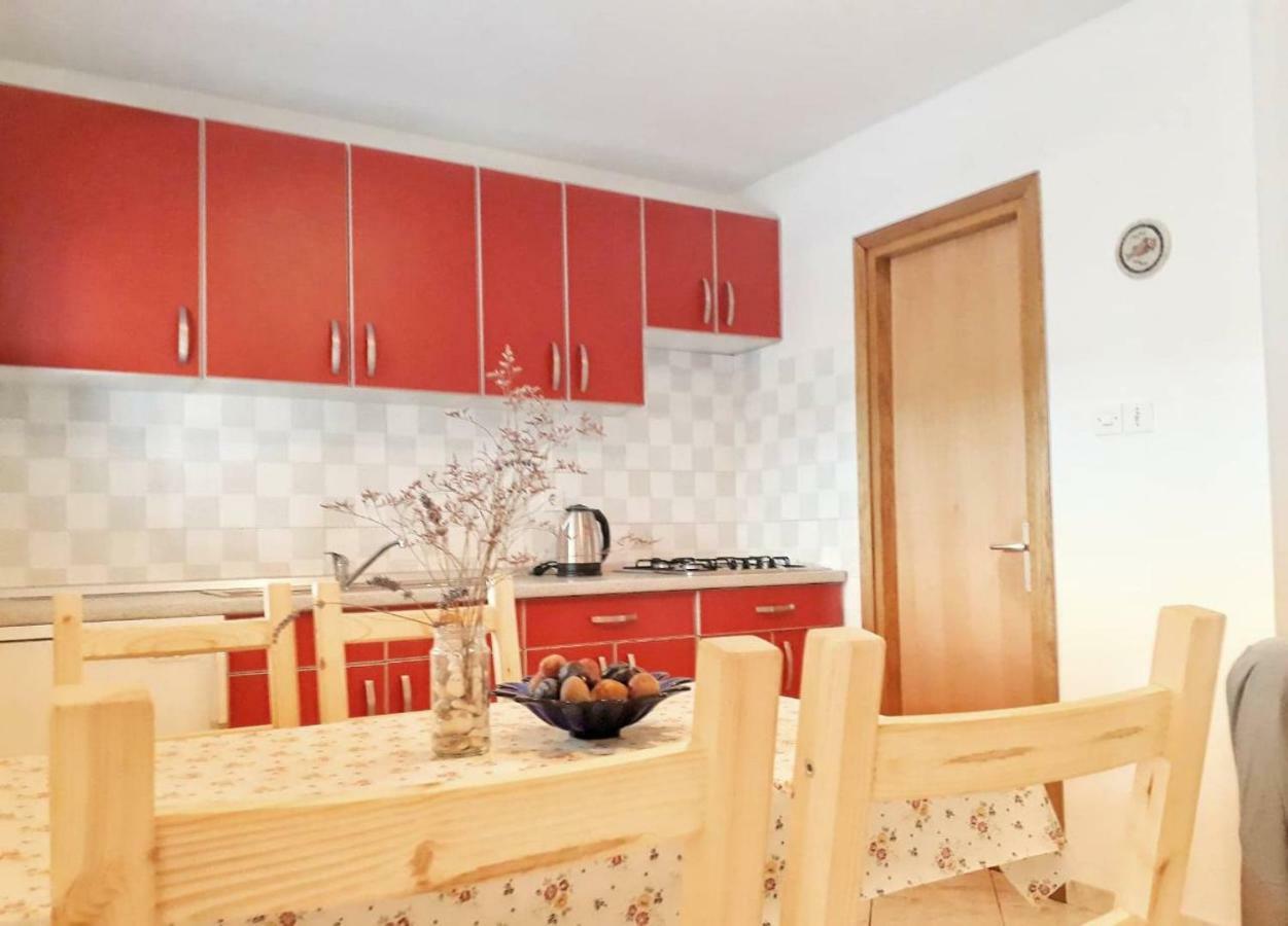 Apartmani Mia Ližnjan Eksteriør billede